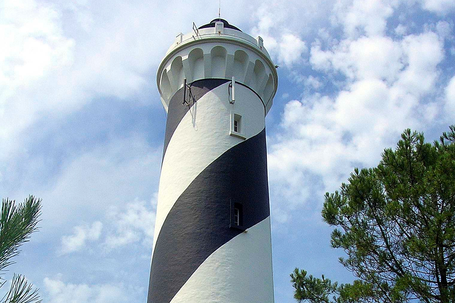 Phare de Contis et ses bandes noires en spirale
