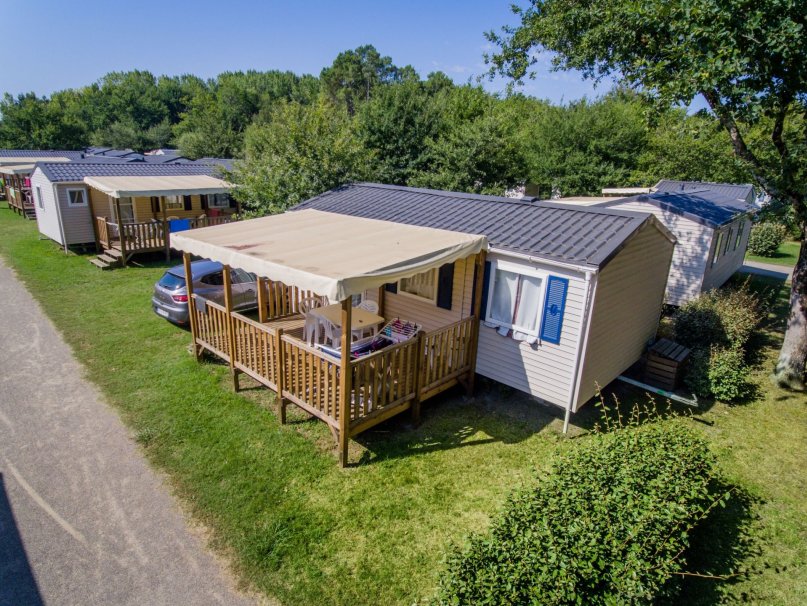 Mobil-homes avec terrasse au camping Landes Bleues
