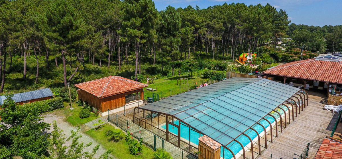 Vue d'ensemble du camping Landes Océanes dans la pinède