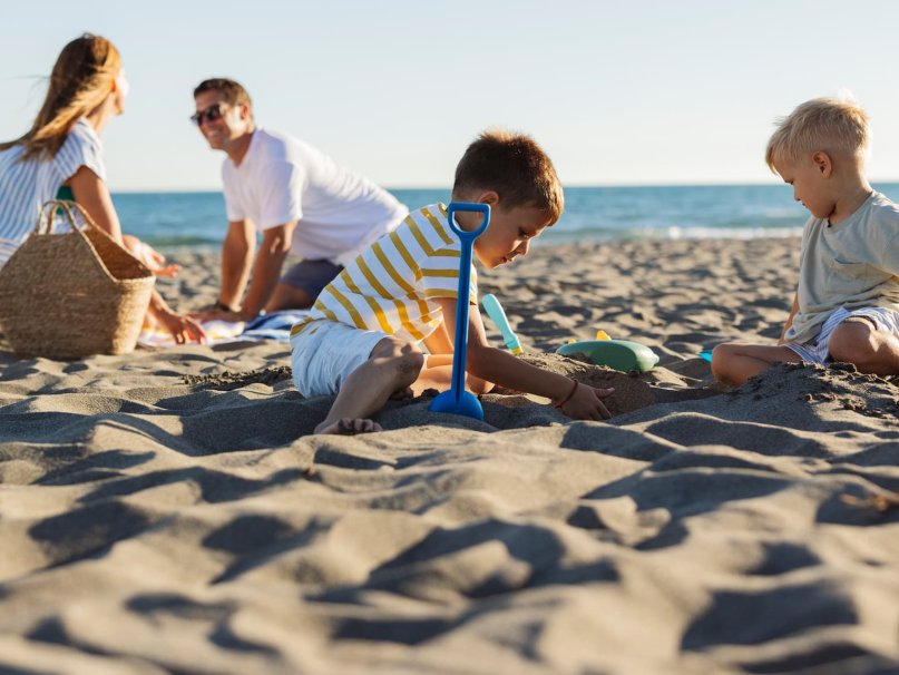 Famille sur une plage des Landes